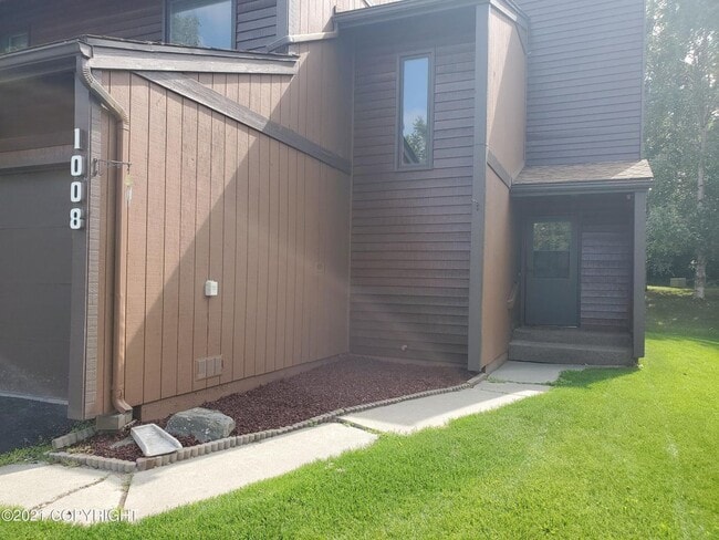 Photo - Furnished 3bed/1.5 bath near shopping and more!