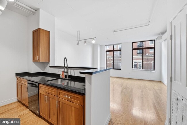 Building Photo - 1205 N Garfield St Unit 401