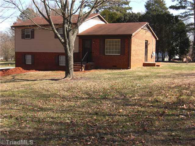 Photo - 3 Bed 1.5 Bath w/ 1 car Garage