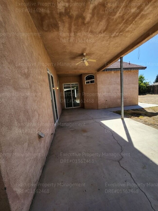 Photo - 4 bedroom 3 FULL bath/ 3 CAR Garage.. 2418...
