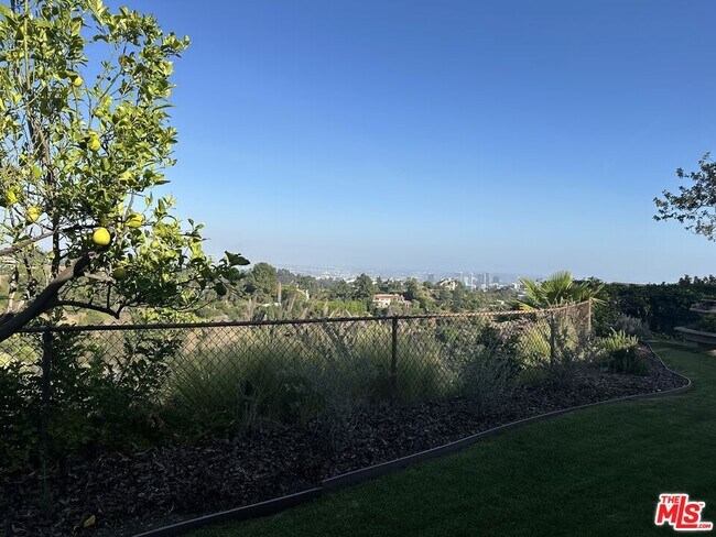 1212 Roberto Ln