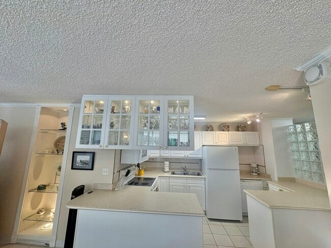 2415 Ala Wai Blvd