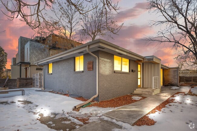 Building Photo - Wonderfully remodeled 3-bed, 2-bath home i...