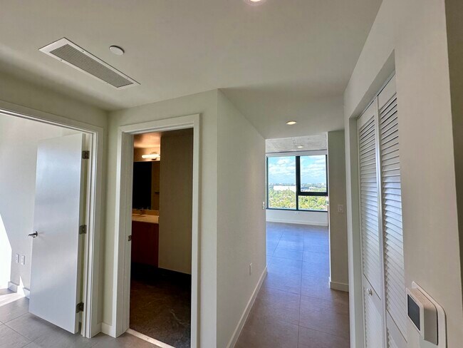Photo - 321 NW 31st St Unidad B2