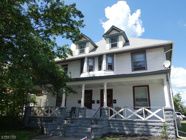 Building Photo - 199 E Main St Unit 1