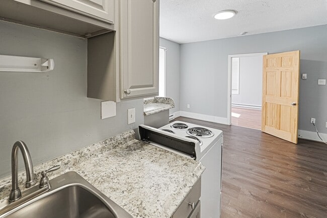 Building Photo - 24 Charlton St Unit 7