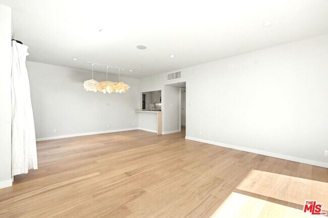 Photo - 1021 Westmount Dr Unit 102