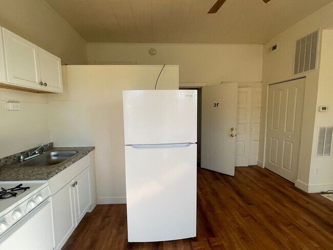 Photo - 2731 St Paul St Unidad # 2F