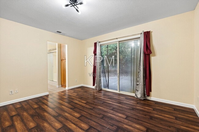 1544 Emily Ct