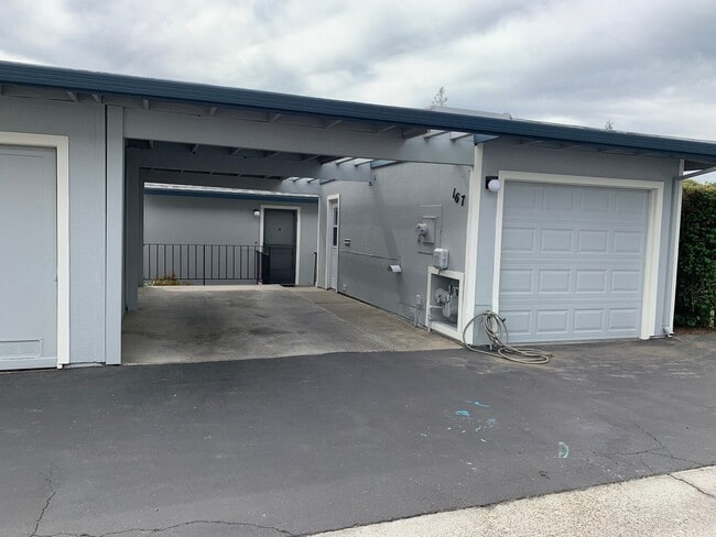 Building Photo - Spacious 2 bed/1.5 bath condo in Martinez