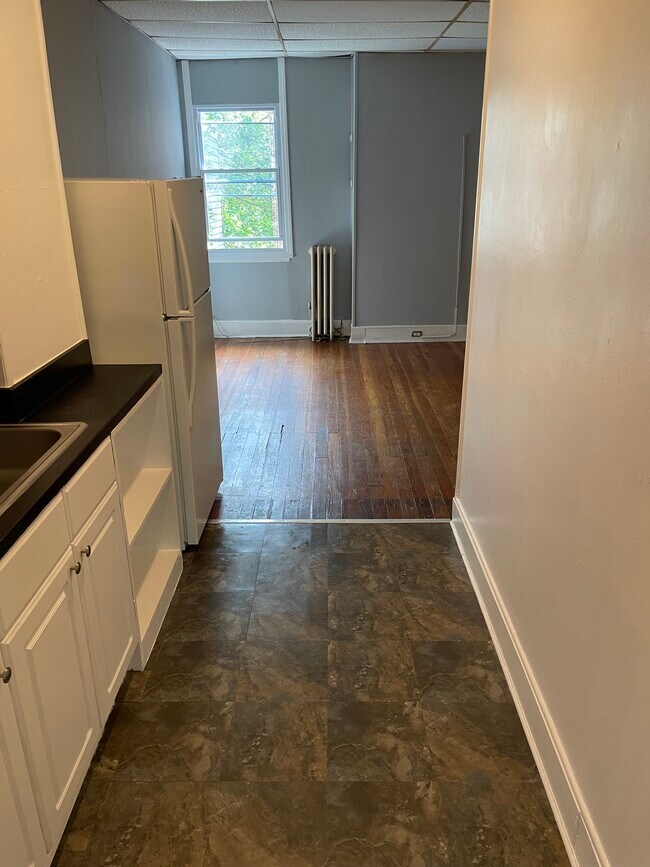 Kitchen - 3107 N Calvert St Unit 2