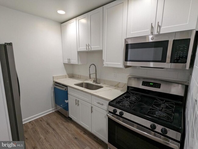 Building Photo - 7112 Donnell Pl Unit D-3