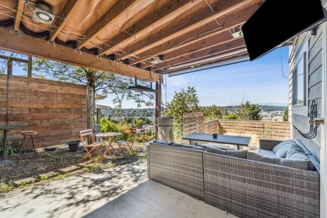 Photo - 1 bedroom in Seattle WA 98103 Unit Lower