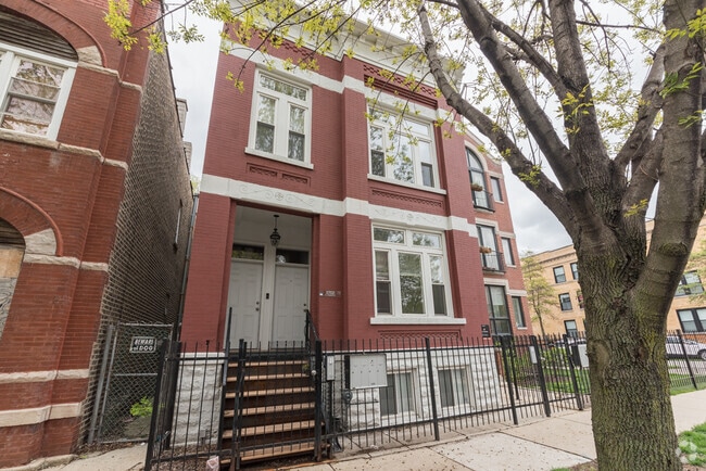 Building Photo - 2702 W Thomas St Unit 1F Rental