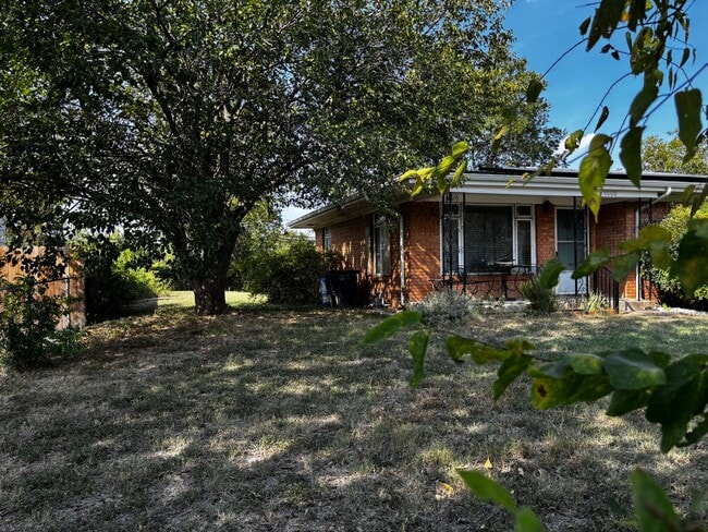 Photo - 5000 Montrose Dr