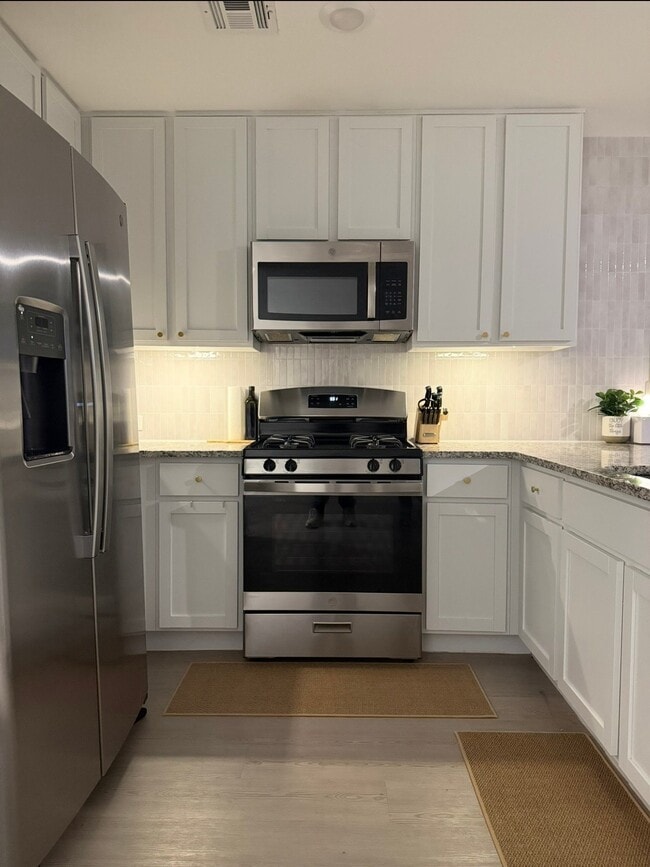 Building Photo - 14908 Parkway Center Ave