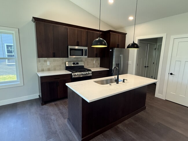 Photo - 405 E Larmon St