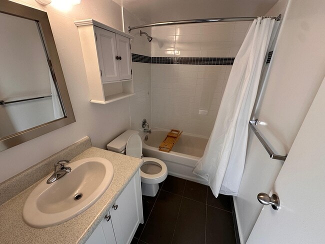 Photo - 411 Duplex Ave