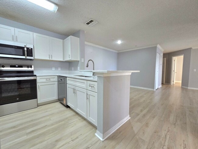 Photo - Beautiful 2BR/2BA Condo in Sunset Lakes – Lake & Tree Views!