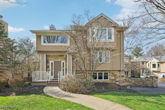 Building Photo - 210 Clarken Dr