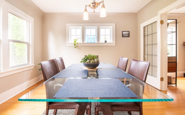 Photo - 1942 Boyer Ave E