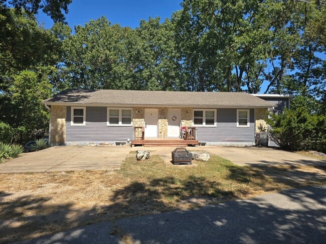 Building Photo - 102 Golden Rule Rd Unit 102 Golden Rule Rd., #A