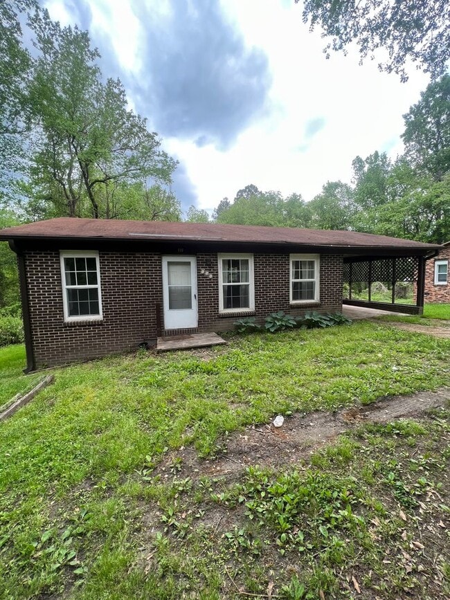 Photo - 3 Bed House! DEPOSIT-FREE Renting option thru OBLIGO! Deposit Alternative available.