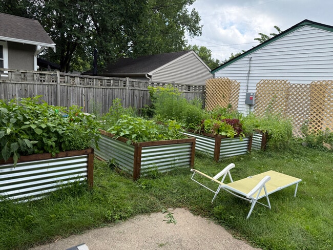 Photo - 2334 Brewster St