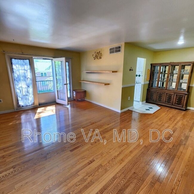 Building Photo - 9473 Fairfax Blvd Unit #301