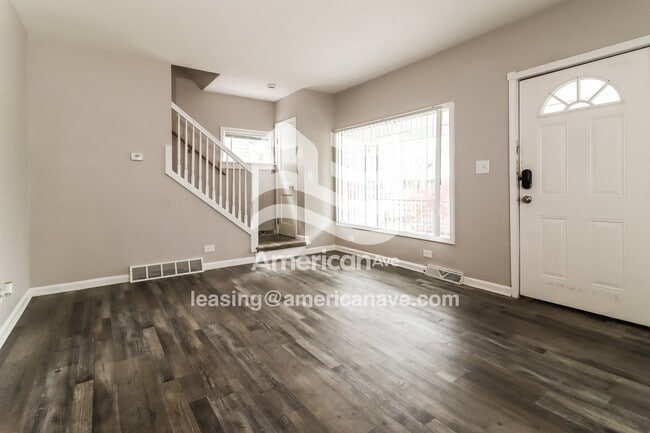 Photo - 617 Toronto Ave