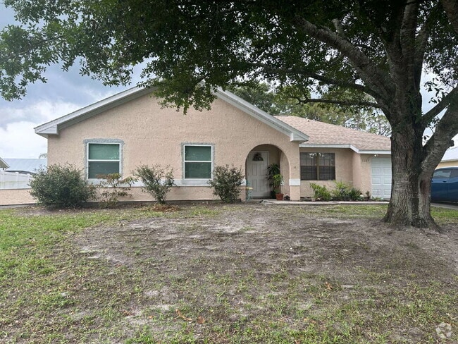Building Photo - 3 bedroom, 2 bathroom home in Palm Bay wit...
