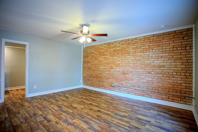 Building Photo - 1419 Hawthorne St Unit 8