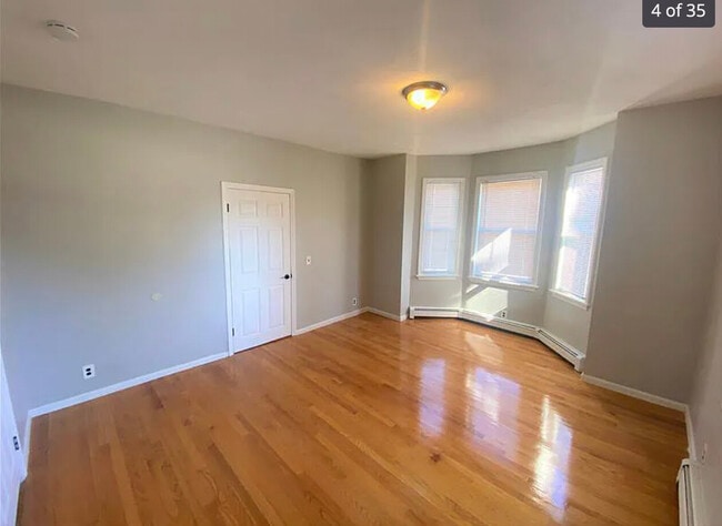 Building Photo - 61 Webster Ave Unit 3R