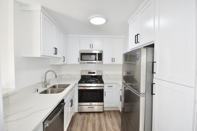 Photo - 12249 Oxnard St Unidad 104