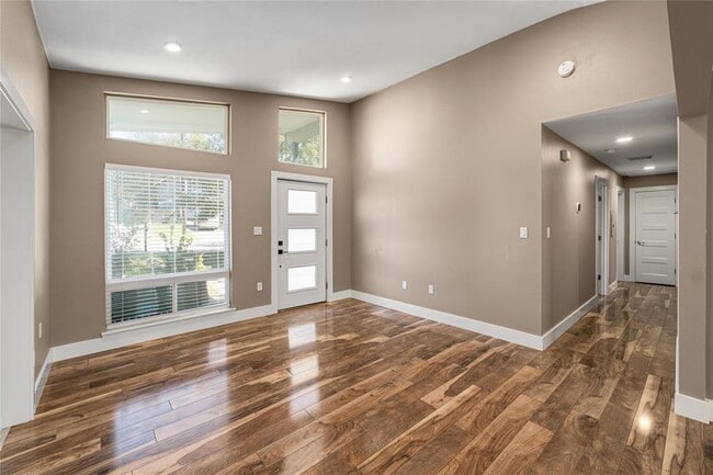 Photo - 1204 Eleanor St