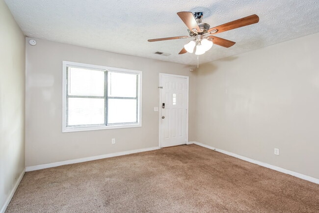 Photo - 169 Kimberly Way SW