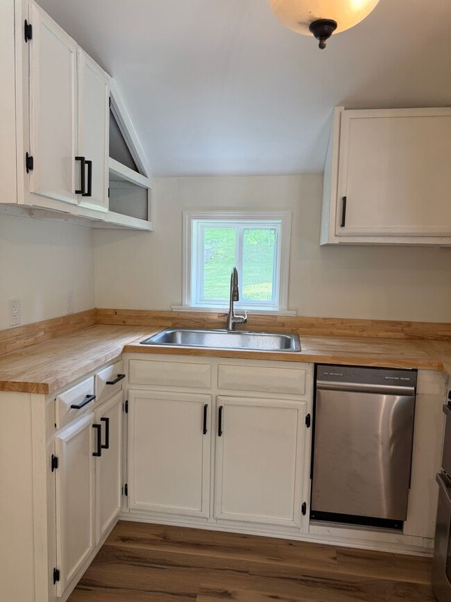 Photo - 1 Bed 1 Bath
