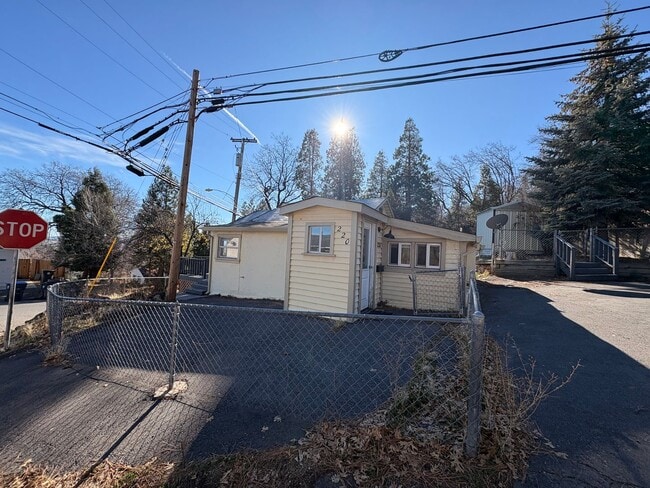 Photo - 220 N Pine St