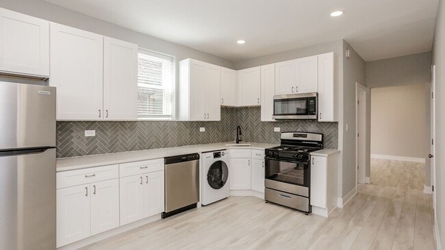Building Photo - 1007 N California Ave Unit 1007 N California