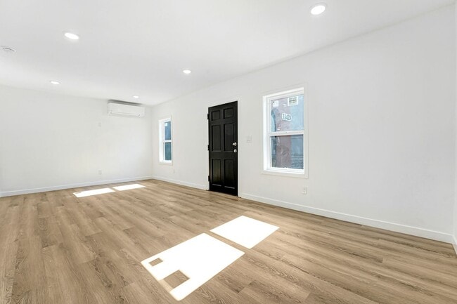 Photo - Newly Remodeled 1 Bedroom / 1 Bath in the Heart of Hollywood Unit 1142 1/2