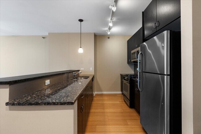 Photo - 123 S Green St Unit 802B