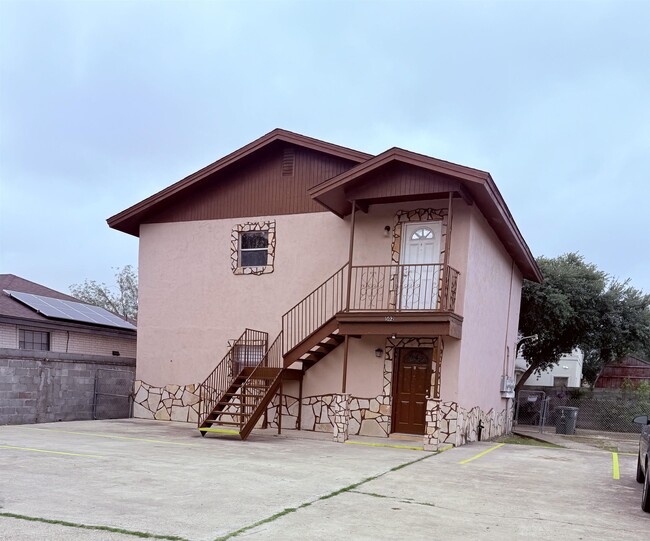 Building Photo - 502 El Monte Loop Rental