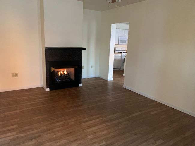 Building Photo - 365 E Maiden St Unit 1