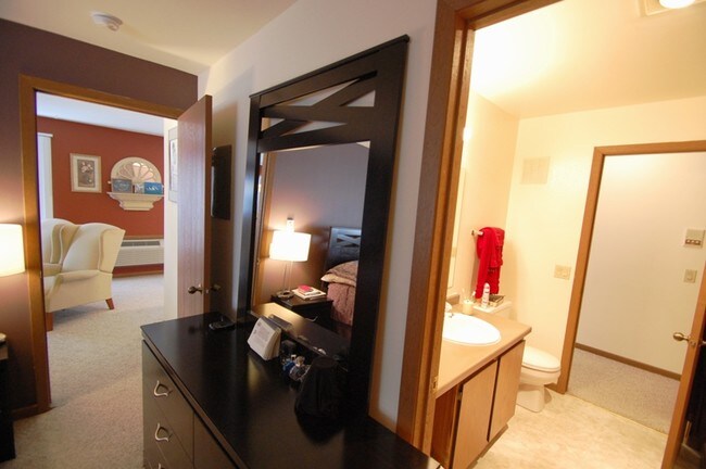 Photo - Schroeder Square Apartments