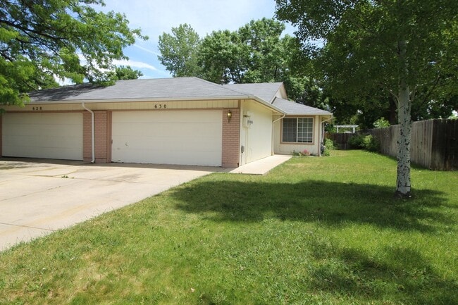 Great Duplex with Fenced Yard & Garage - Great Duplex with Fenced Yard & Garage House