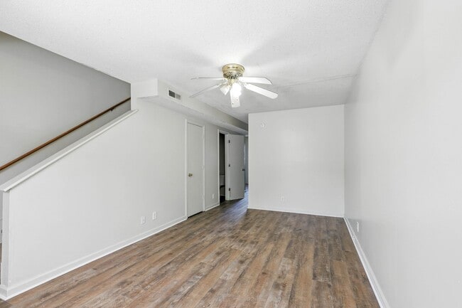 Photo - 285 State Line Rd Unit 285 A Stateline Rd