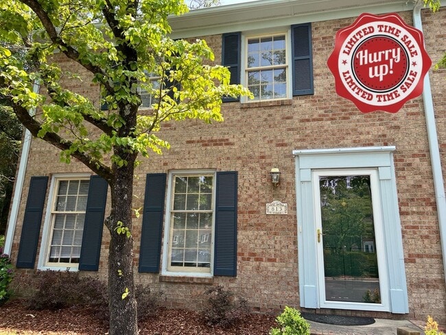 Building Photo - RENT SPECIAL! Charming end unit town home ...