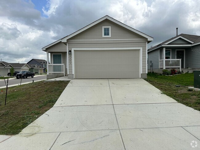 Building Photo - Single Family Home For Rent