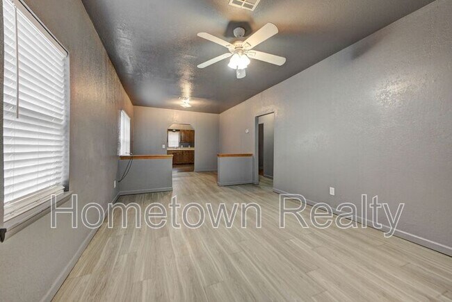 Photo - 321 SE 25th St