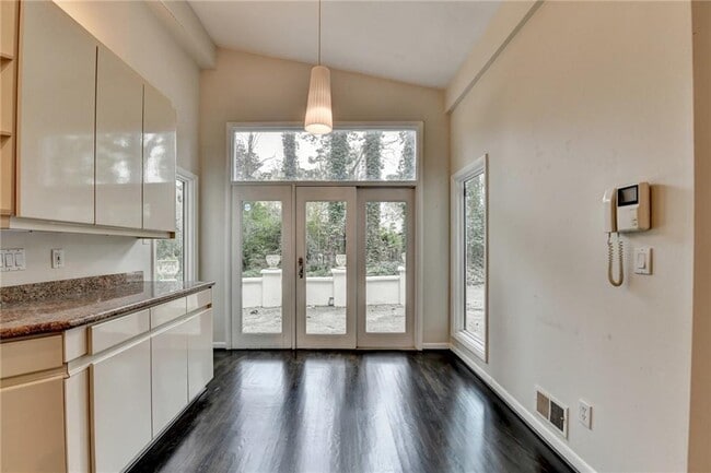 Photo - 4900 Northland Dr NE